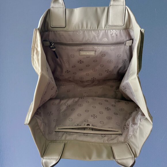 *RARE* Dove Grey Tory Burch Studded Tote I Comes with TB dust bag - Picture 5 of 7